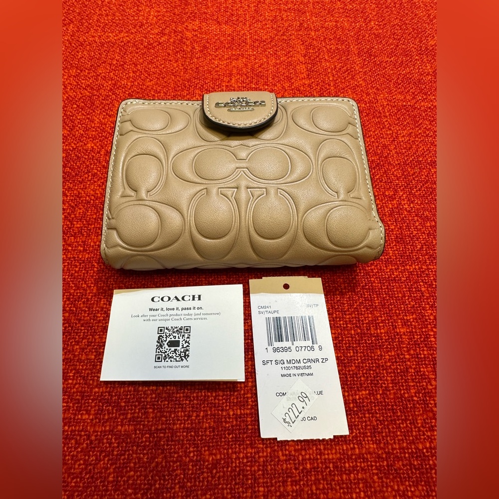 ❤️❤️❤️NEW Coach medium Nappa leather wallet/taupe/silver❤️❤️❤️